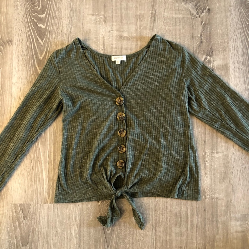 green long sleeve tee